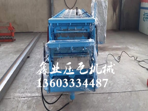 地暖反射膜壓型機